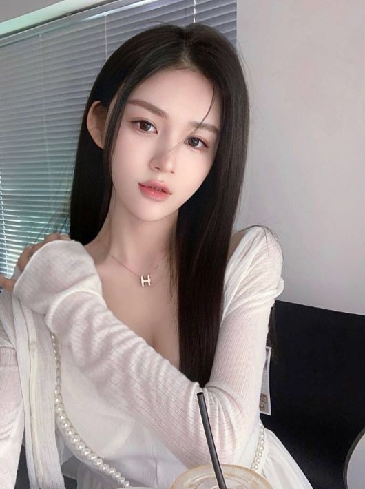 清纯靓丽小兼职，大长腿纵享丝滑