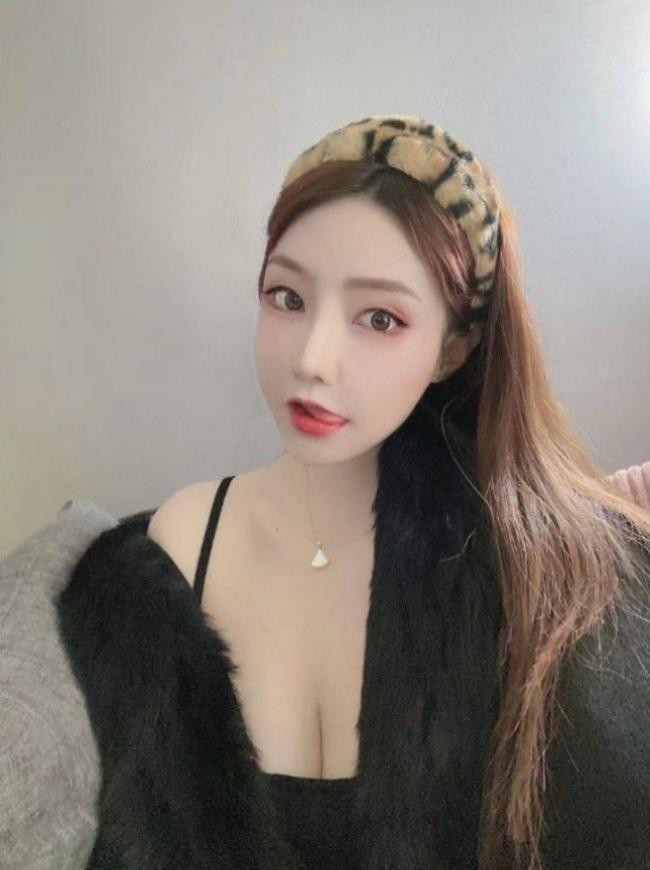 返食靠谱妹子，还是那么的骚